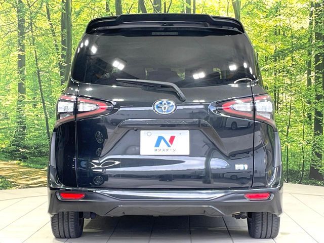 TOYOTA SIENTA HYBRID 2016