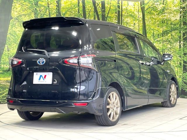 TOYOTA SIENTA HYBRID 2016