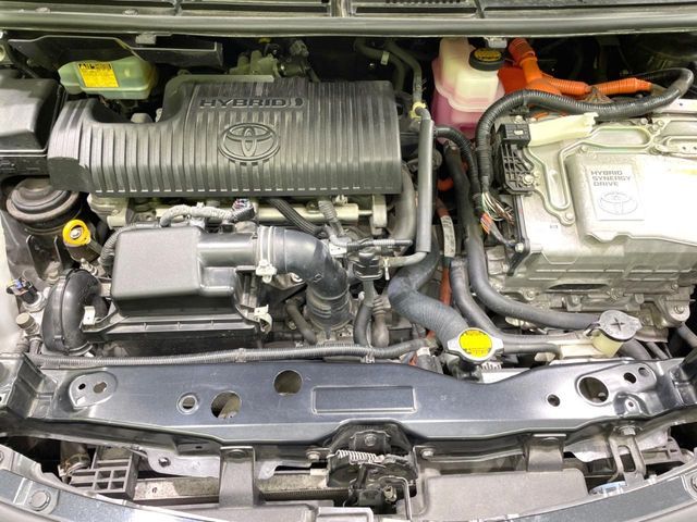 TOYOTA SIENTA HYBRID 2016