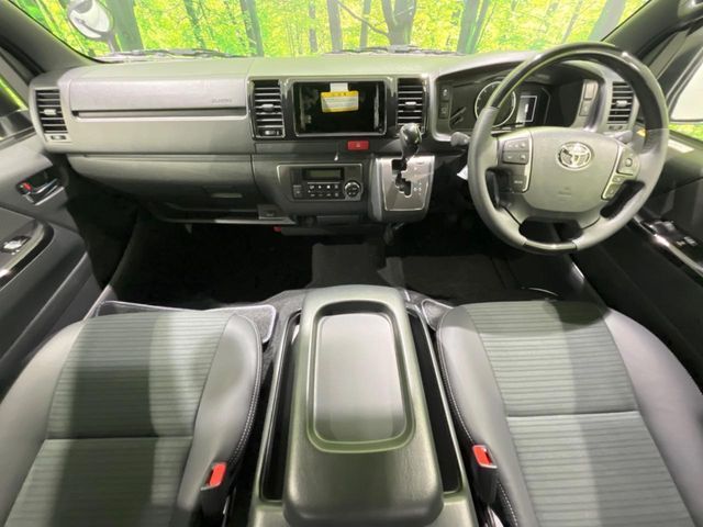 TOYOTA HIACE van 4WD 2025