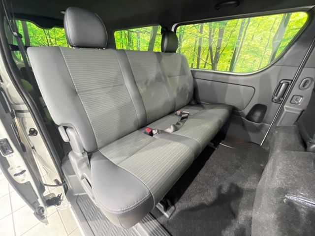 TOYOTA HIACE van 4WD 2025