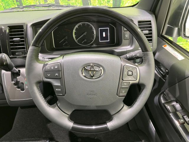 TOYOTA HIACE van 4WD 2025