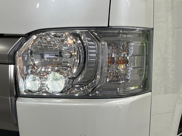 TOYOTA HIACE van 4WD 2025