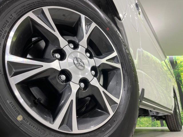 TOYOTA HIACE van 4WD 2025