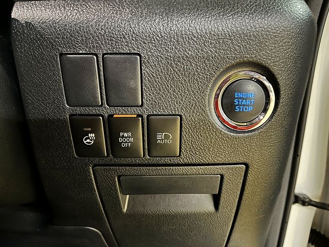 TOYOTA VELLFIRE 4WD 2018