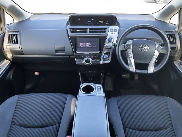TOYOTA PRIUS Alpha 2015