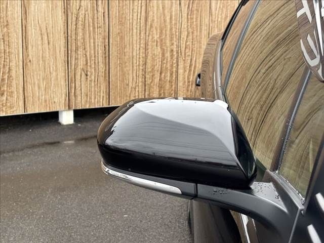 TOYOTA PRIUS PHV 2021