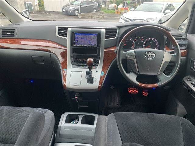 TOYOTA VELLFIRE 2009