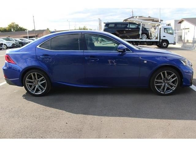 TOYOTA LEXUS IS200t 2016