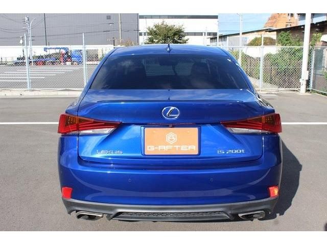 TOYOTA LEXUS IS200t 2016