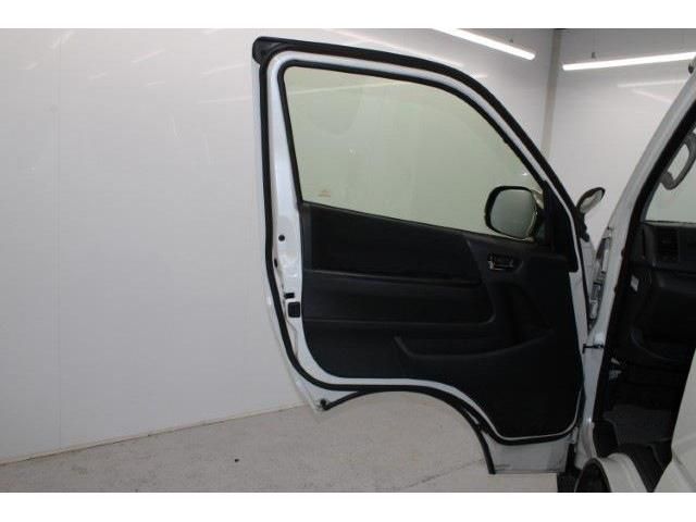 TOYOTA HIACE van 2WD 2018