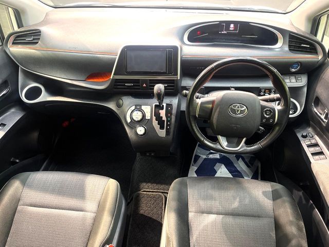 TOYOTA SIENTA HYBRID 2019