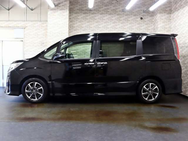 TOYOTA NOAH 2019