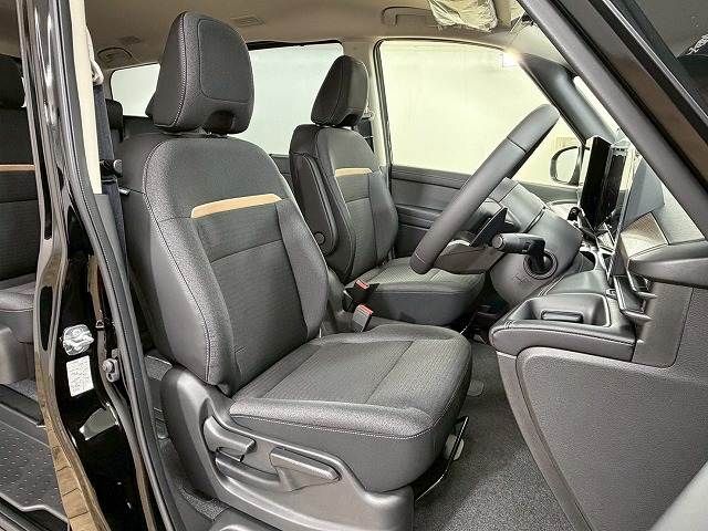 NISSAN SERENA  WG 4WD 2025