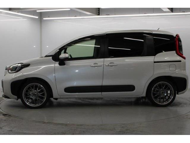 TOYOTA SIENTA HYBRID 2022