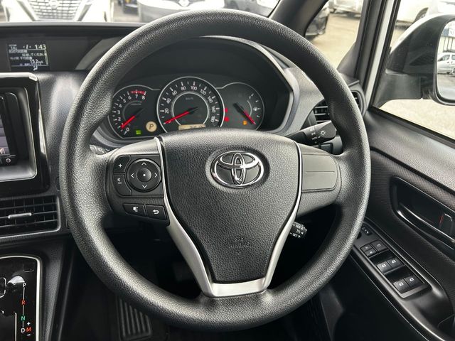 TOYOTA VOXY 2018