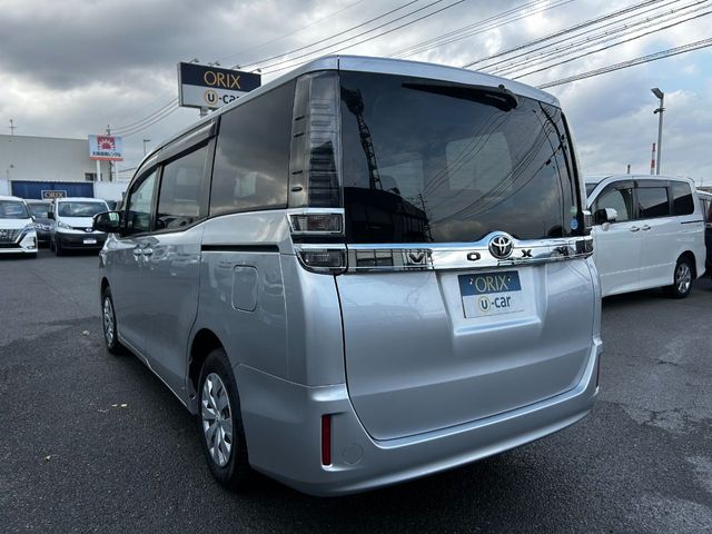 TOYOTA VOXY 2018