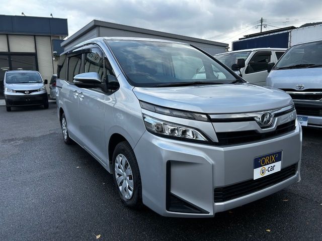 TOYOTA VOXY 2018