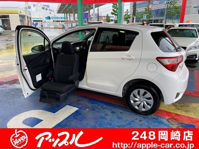 TOYOTA VITZ  4WD 2017