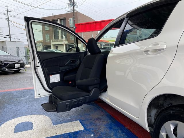 TOYOTA VITZ  4WD 2017