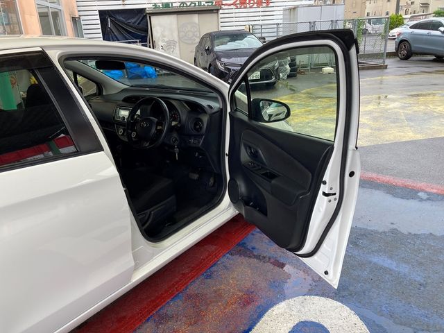 TOYOTA VITZ  4WD 2017