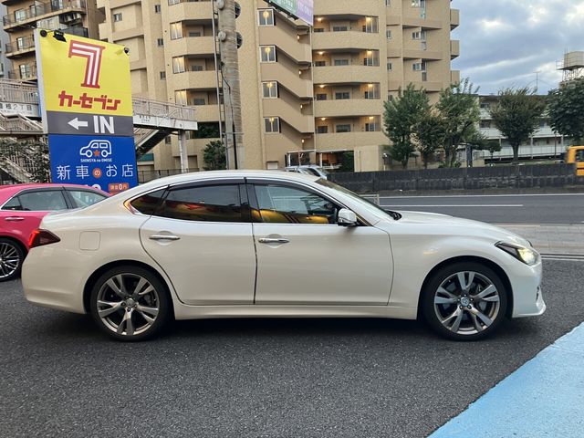 NISSAN FUGA 2018
