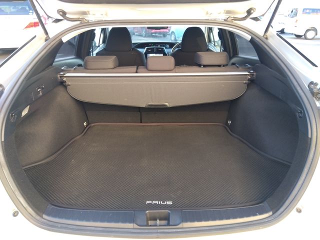 TOYOTA PRIUS 4WD 2016