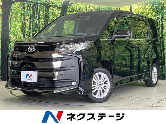 TOYOTA NOAH 4WD 2022