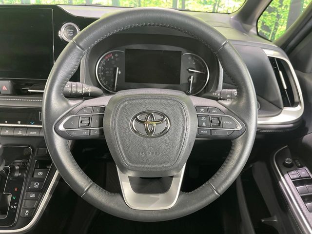 TOYOTA NOAH 4WD 2022