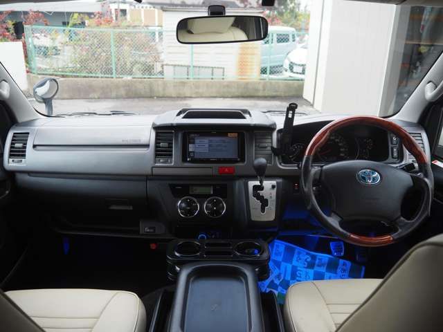 TOYOTA HIACE van 4WD 2010