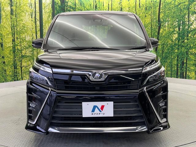 TOYOTA VOXY 2018