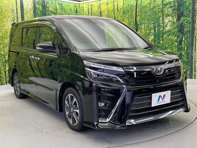 TOYOTA VOXY 2018