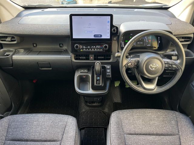 TOYOTA SIENTA HYBRID 2023