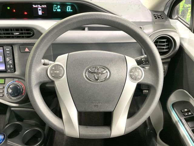 TOYOTA AQUA 2012