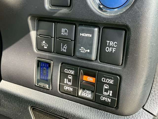 TOYOTA ESQUIRE HYBRID 2017