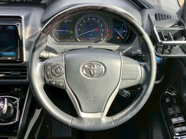 TOYOTA ESQUIRE HYBRID 2017