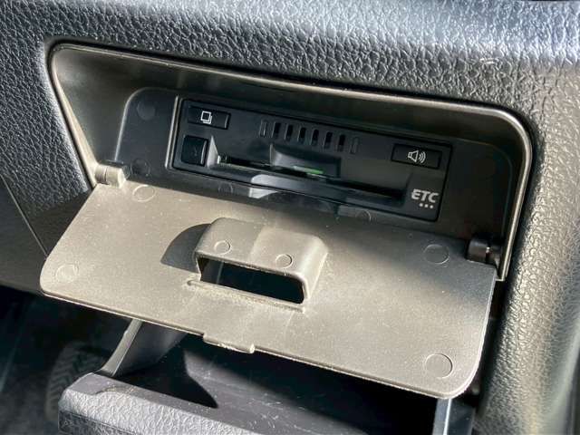 TOYOTA ESQUIRE HYBRID 2017