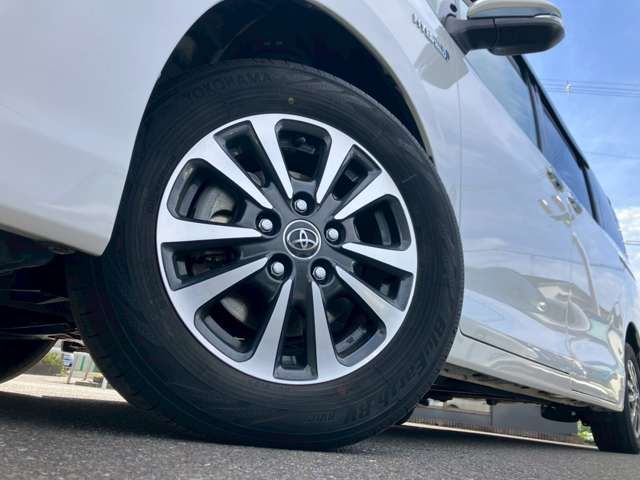 TOYOTA ESQUIRE HYBRID 2017