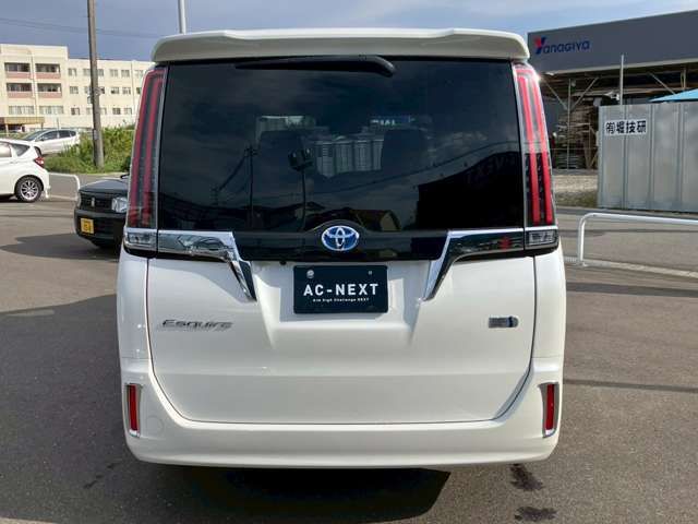 TOYOTA ESQUIRE HYBRID 2017