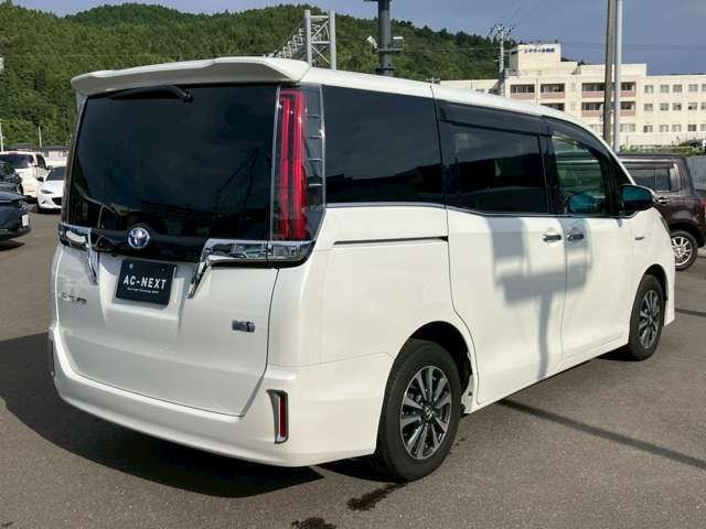 TOYOTA ESQUIRE HYBRID 2017
