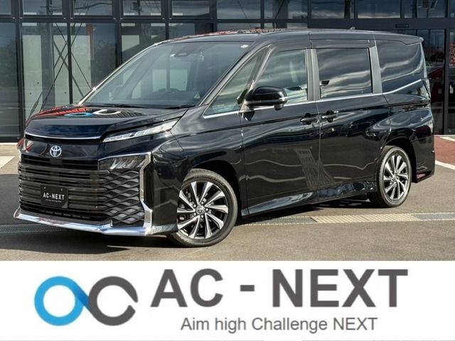 TOYOTA VOXY HYBRID 2022