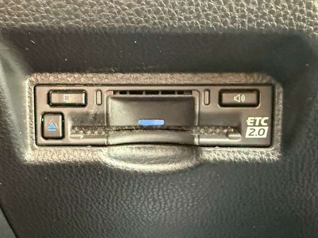 TOYOTA VOXY HYBRID 2022