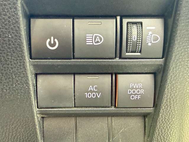 TOYOTA VOXY HYBRID 2022