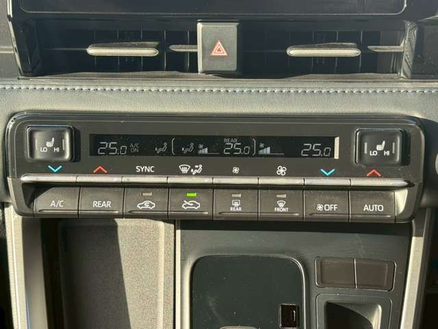 TOYOTA VOXY HYBRID 2022