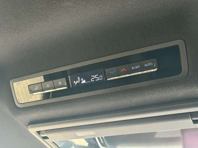 TOYOTA VOXY HYBRID 2022