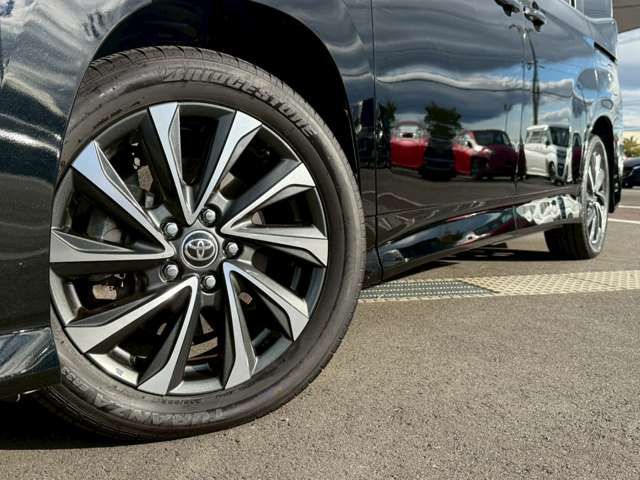 TOYOTA VOXY HYBRID 2022