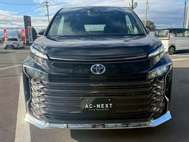 TOYOTA VOXY HYBRID 2022