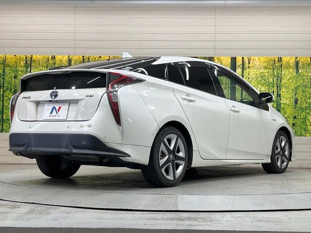 TOYOTA PRIUS 2016
