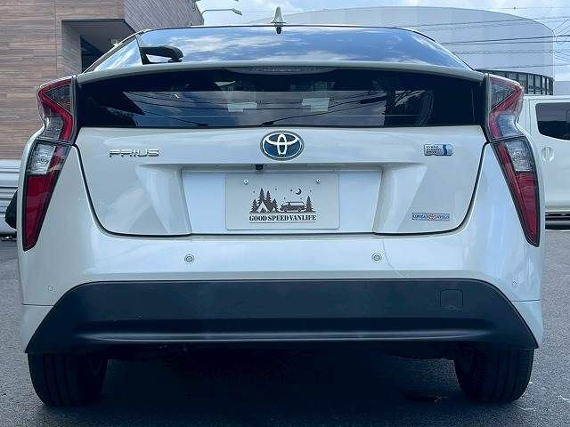 TOYOTA PRIUS 2016