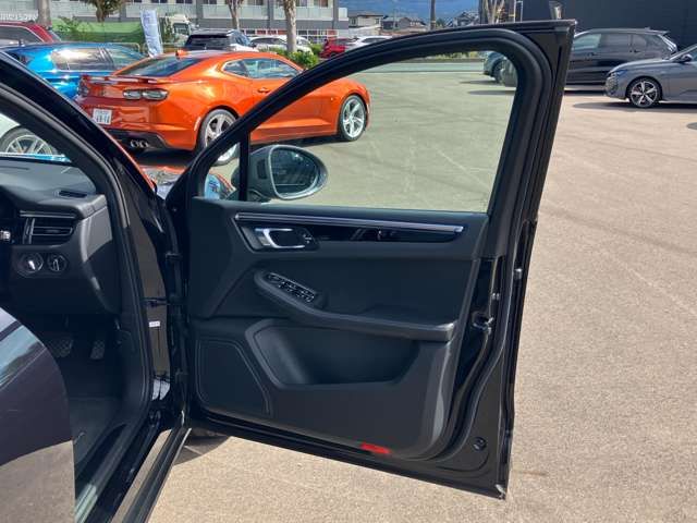 PORSCHE PORSCHE Macan 2023